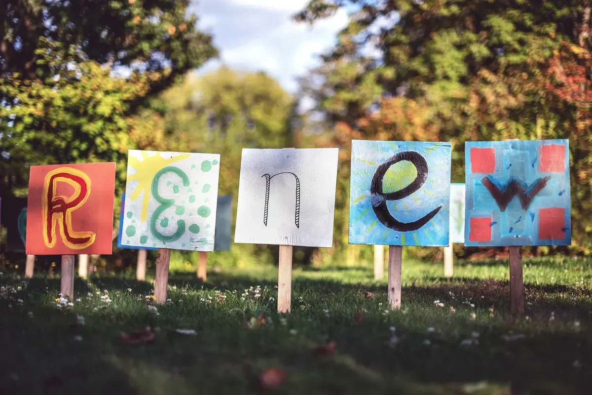 yard-signs-in-front-yard